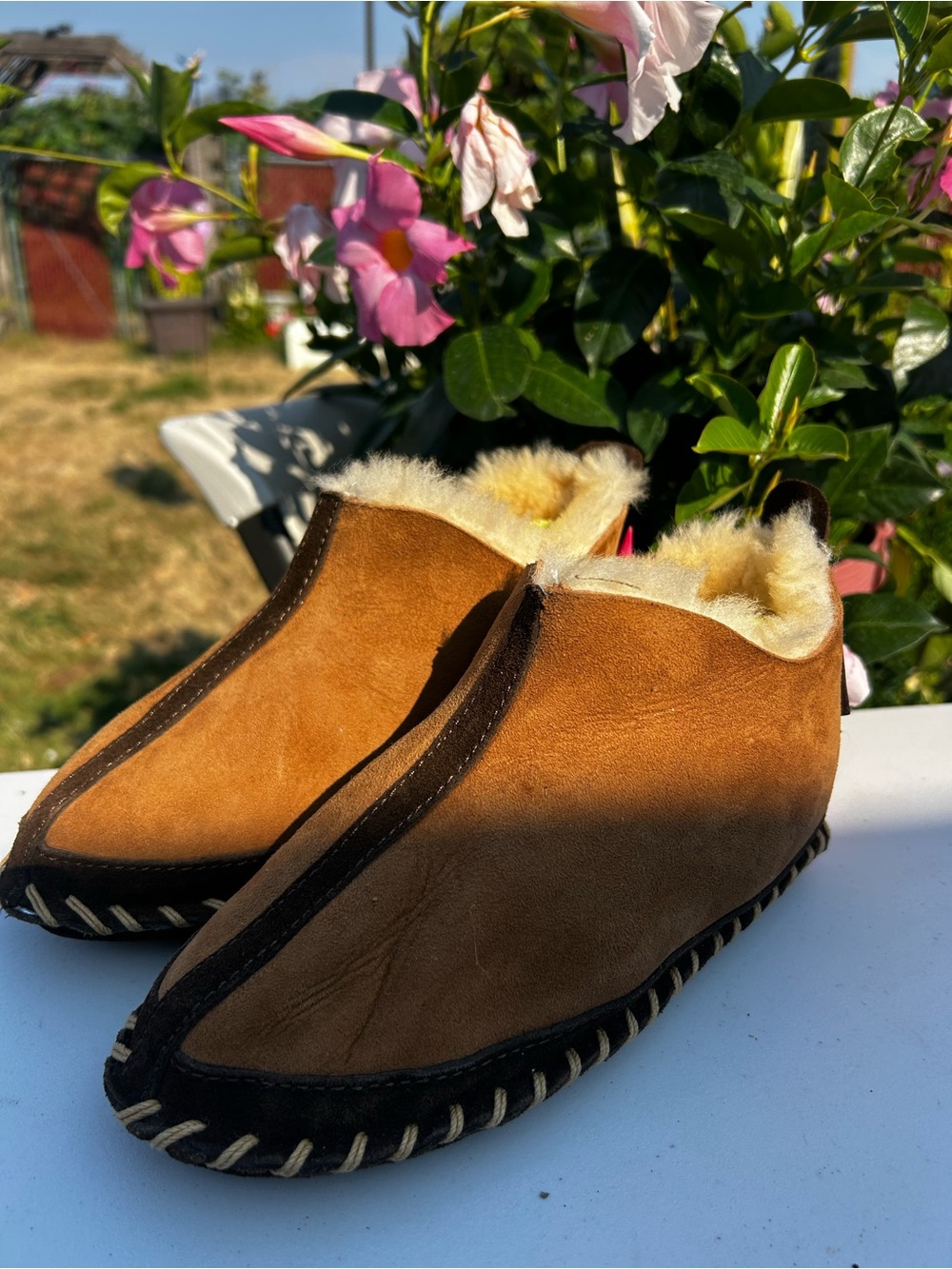 Natural Reflextion Women’s Brown Shearling-Lined Suede Slip-On Slippers Size 5M